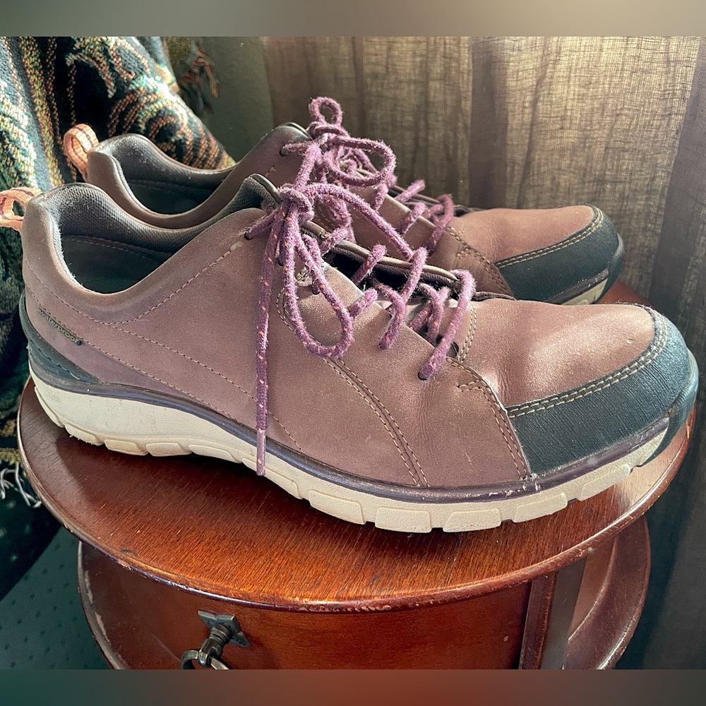 Clarks Waterproof 9.5 Purple Hiking Shoes VGUC